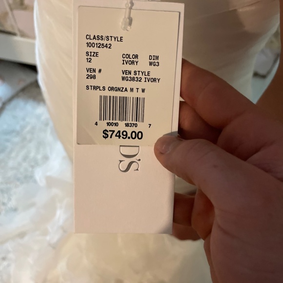 David’s bridal wedding dress new with tags - Picture 6 of 6